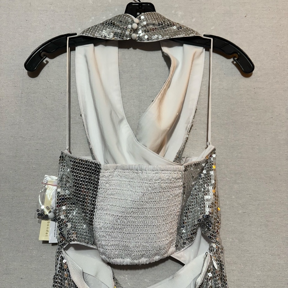 NWT Alice and Olivia May Halter Neck Sequin Gown - size 12 - Picture 7 of 9